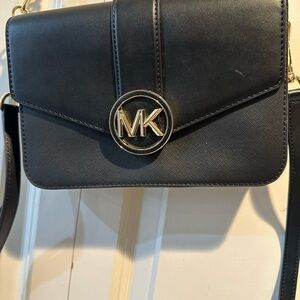 Michael Kors Crossbody MD Carmen Mulberry Convertible